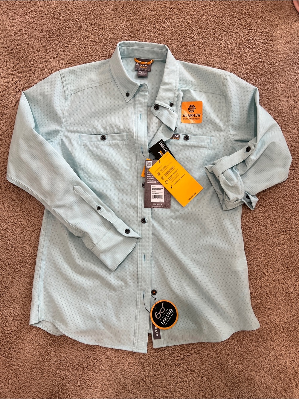Women’s Size Small Ariat Button Up